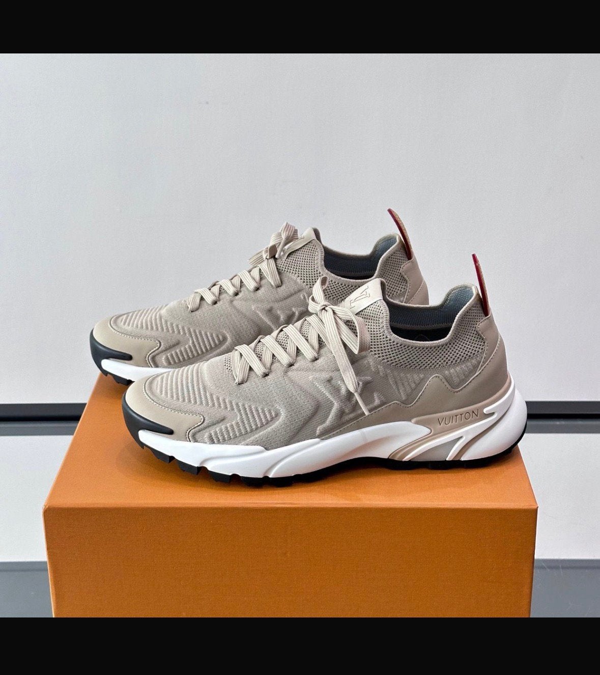 Louis Vuitton - Sneakers - Nieuw, Ophalen of Verzenden, Zo goed als nieuw, Zwart