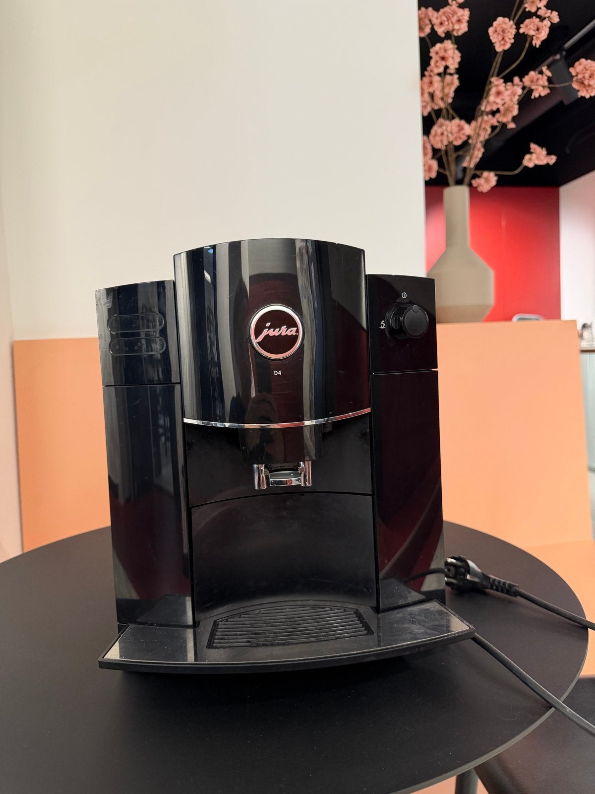 Jura D4 volautomatische koffiemachine - Zwart, Witgoed en Apparatuur, Ophalen, Afneembaar waterreservoir, Gebruikt, 10 kopjes of meer