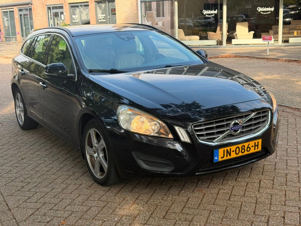Volvo V60 2.0 D3 R-Design 5Cilinders, Voorwielaandrijving, Euro 5, Gebruikt, 1984 cc