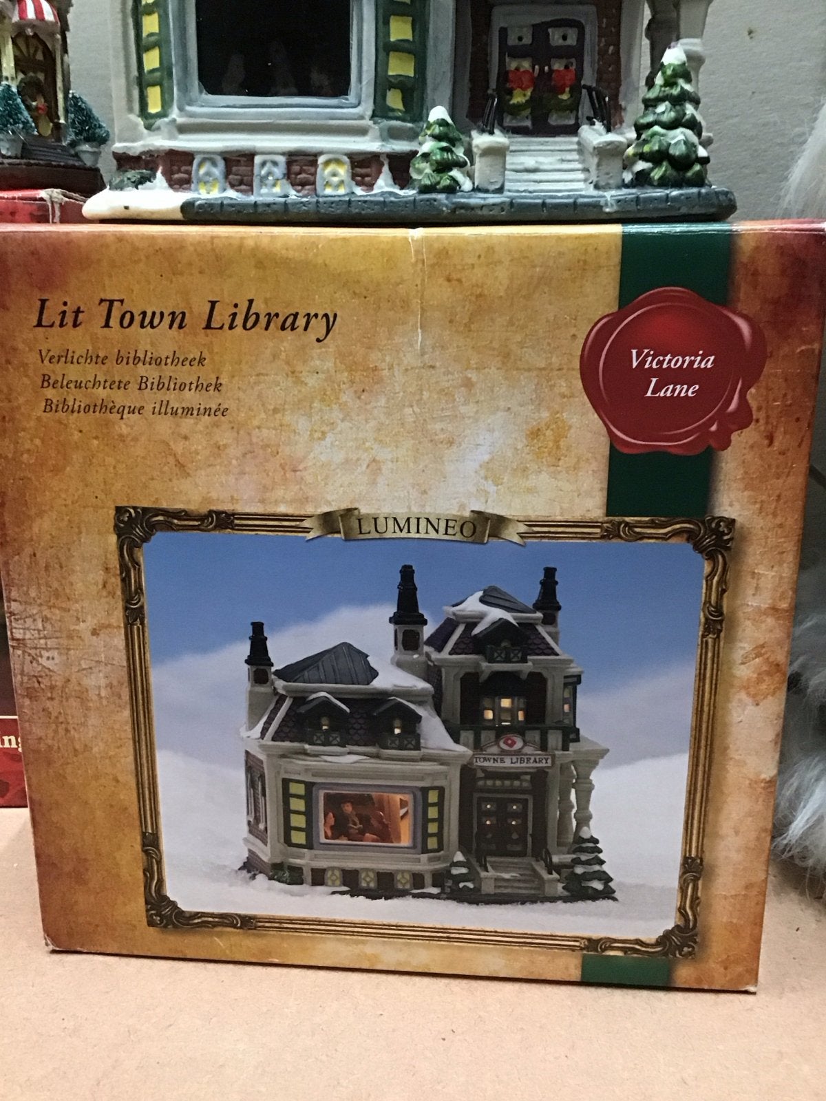 LUMINOEO Victoria Lane Verlichte Bibliotheek Kersthuisje, Ophalen of Verzenden, Zo goed als nieuw, Meerkleurig, Klassiek