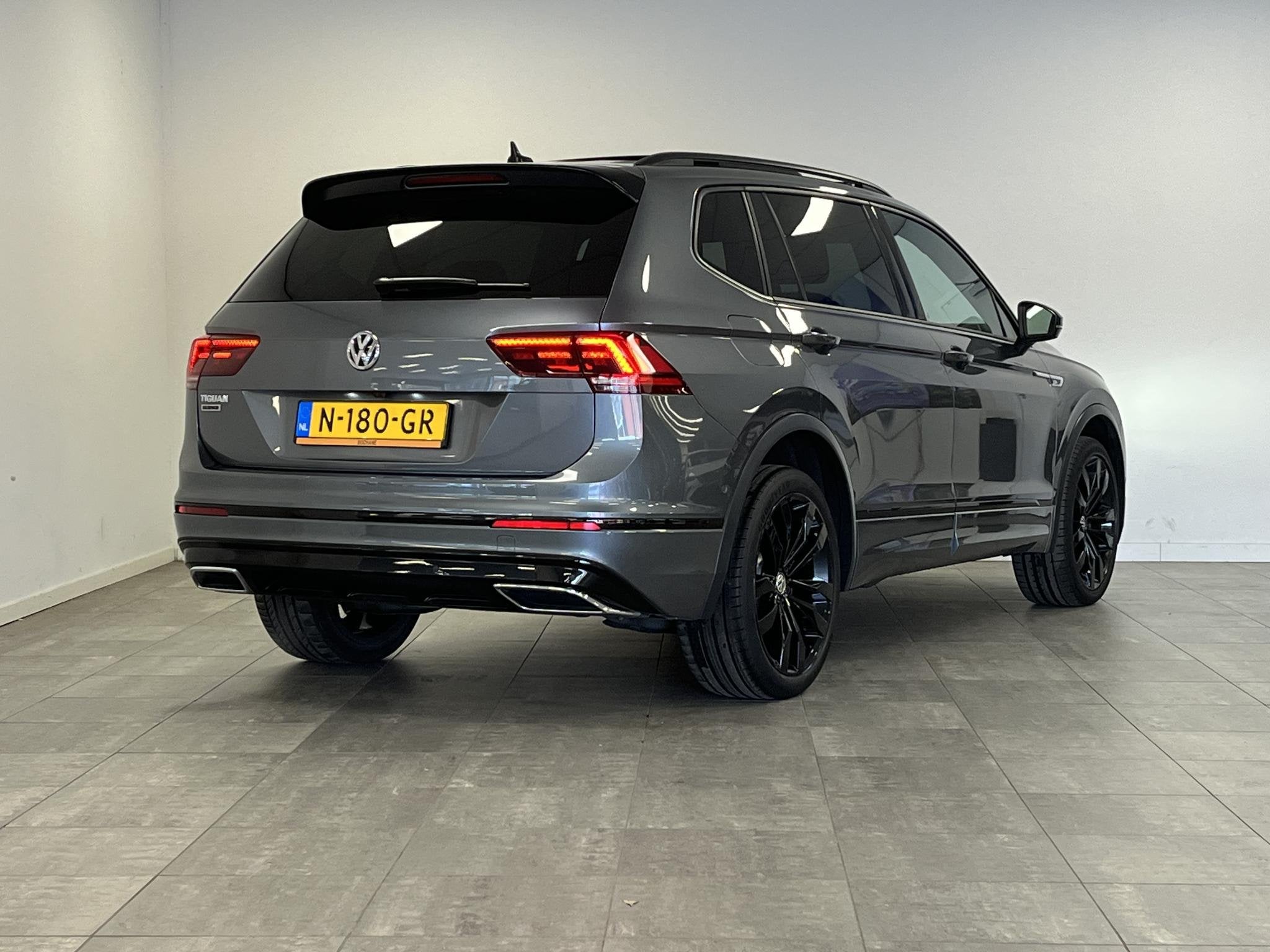 Volkswagen Tiguan Allspace 1.5 TSI R-line Black Style | Pano, Auto's, 1502 kg, 150 pk, Origineel Nederlands, Bedrijf