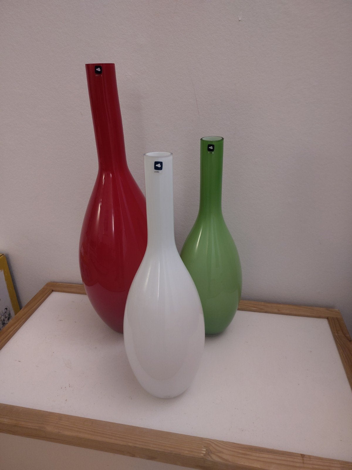 Set van 3 glazen Leonardo vazen: wit, groen, rood (39-50cm), Ophalen