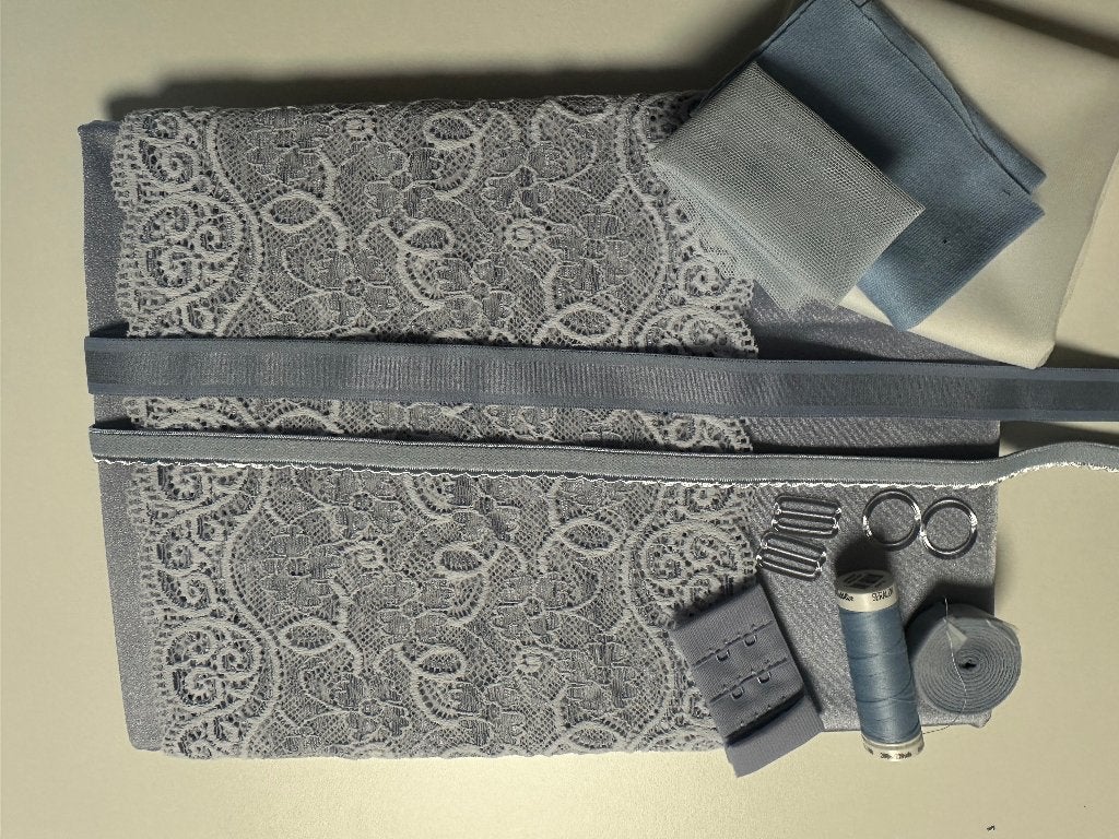 NR.81 SILVER MIST LINGERIE COMPL. PAKKET REKBAAR KANT, Ophalen of Verzenden, Nieuw, Kant