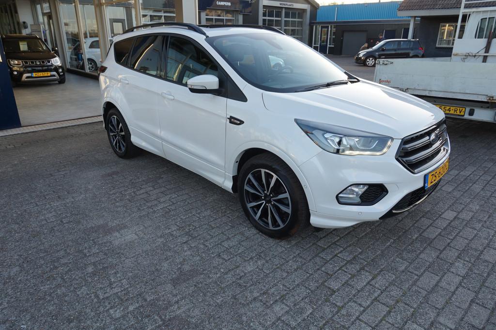 Ford Kuga 1.5 EcoBoost ST Line , 75dkm Incl 12 mnd bovag gar, Auto's, 12 maanden, 4 cilinders, Leder en Stof, Wit