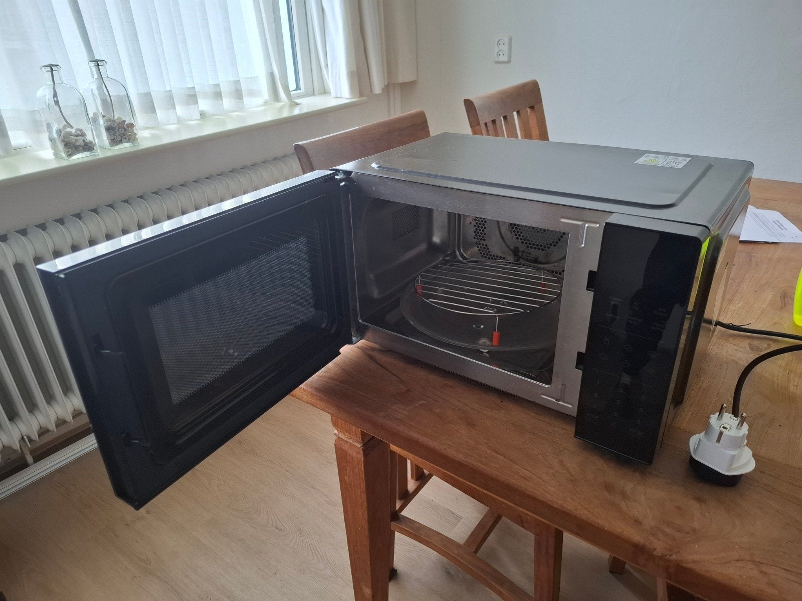 Hisense H23MOBS5Huk Magnetron - 23L, 800W, Zwart, Witgoed en Apparatuur, Ophalen, Gebruikt, Vrijstaand, Combimagnetron
