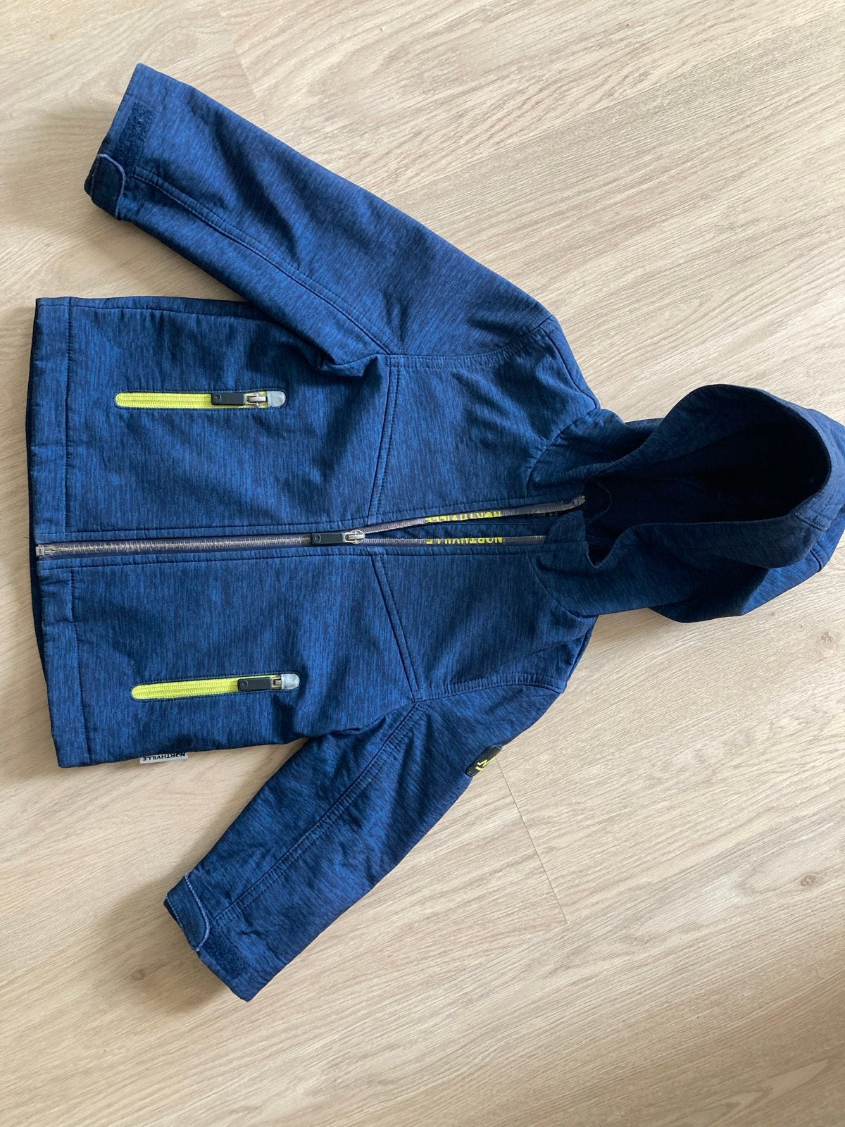 Softshell jas maat 98, Kinderen en Baby's, Kinderkleding | Maat 98, Ophalen of Verzenden, Gebruikt, Jongen of Meisje, Jas