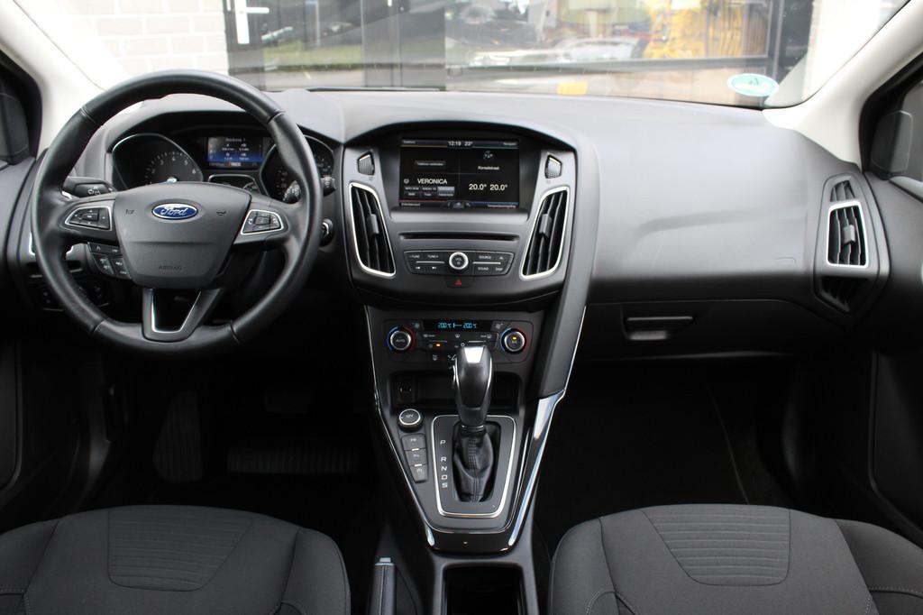 Ford Focus 1.5 Titanium Edition / Navigatie / PDC / Trekhaak, Auto's, Stof, 4 cilinders, Blauw, Origineel Nederlands