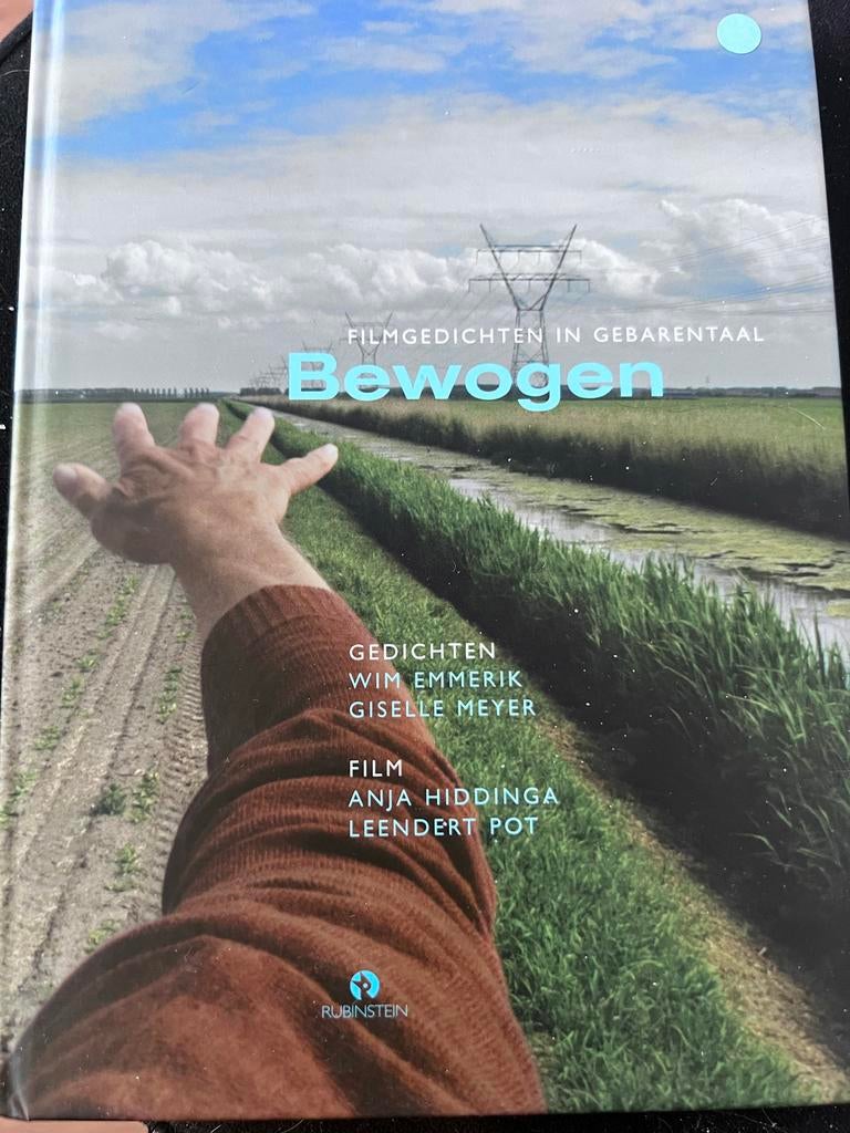 Bewogen: Filmgedichten in Gebarentaal (Boek + DVD), Ophalen of Verzenden, Zo goed als nieuw, Meerdere auteurs