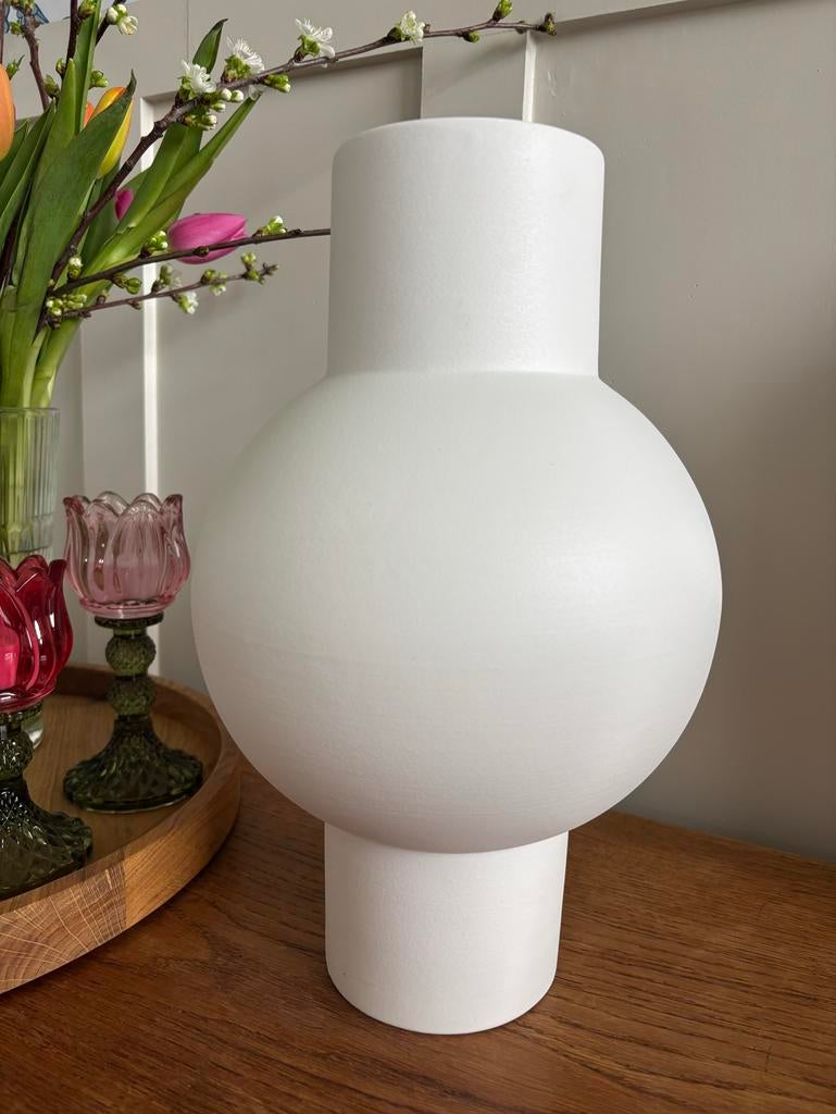 HKliving vaas wit - bolvormig design, Wit, Aardewerk of Porselein, Ophalen of Verzenden, Zo goed als nieuw