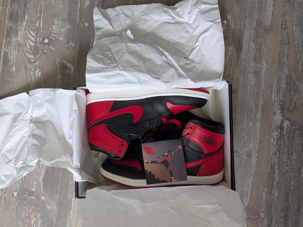 Jordan 1 High 85 BRED Maat 44, Zwart, Air Jordan, Nieuw, Ophalen of Verzenden