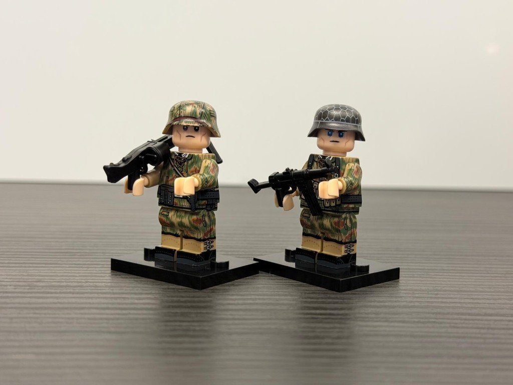 2 x WW2 German Wehrmacht soldier with camo uniform minifig, Verzenden, Landmacht, Duitsland, Miniatuur of Beeldje