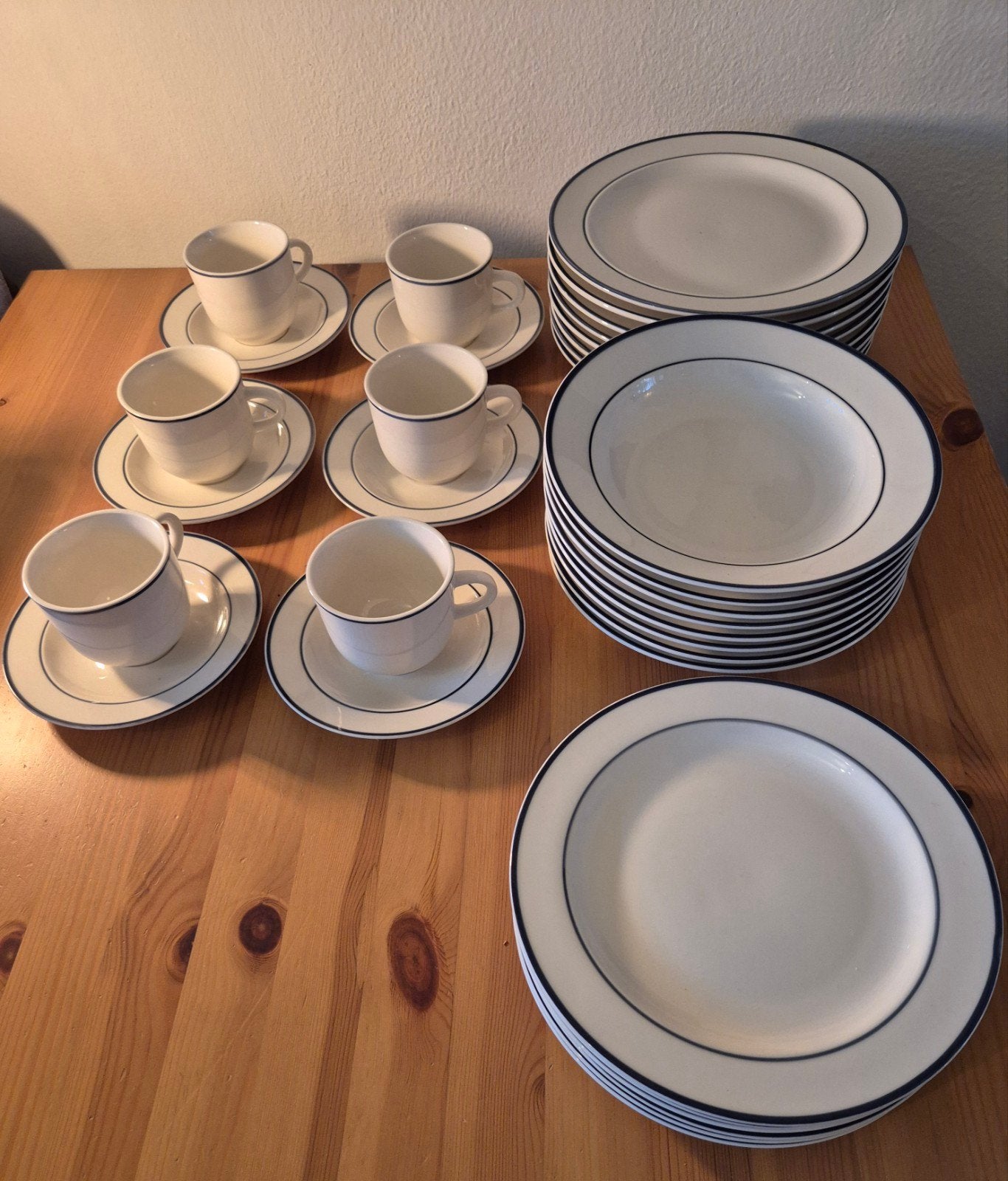 Complete serviesset - 8 persoons - in goede staat, Huis en Inrichting, Keuken | Servies, Ophalen, Keramiek, Zo goed als nieuw