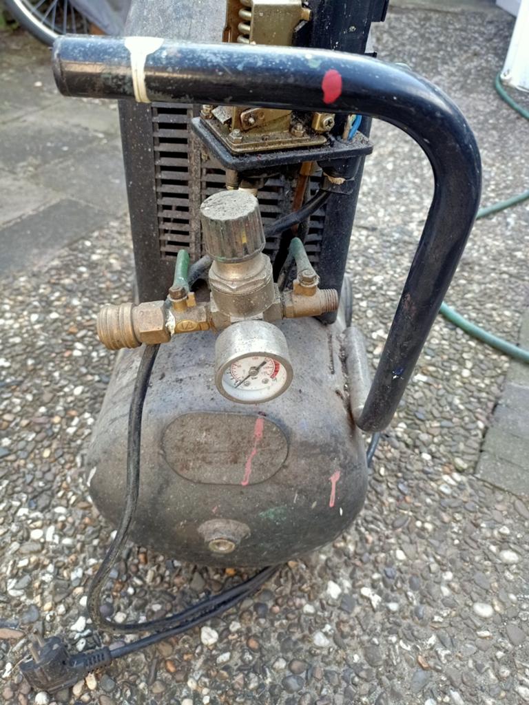 Gebruikte Kinzo Compressor, Defect, Gebruikt, 6 tot 10 bar, Ophalen of Verzenden, 25 tot 100 liter