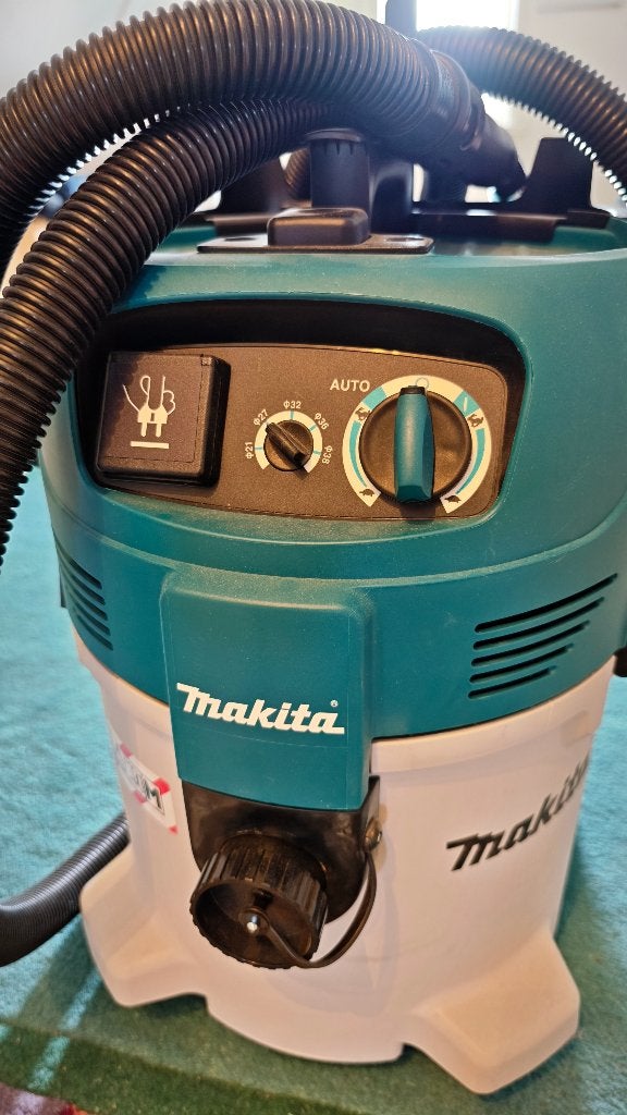 Makita VC3012M 230V Stofzuiger M-klasse, Witgoed en Apparatuur, Geschikt voor harde vloeren, Zo goed als nieuw, Industriële stofzuiger