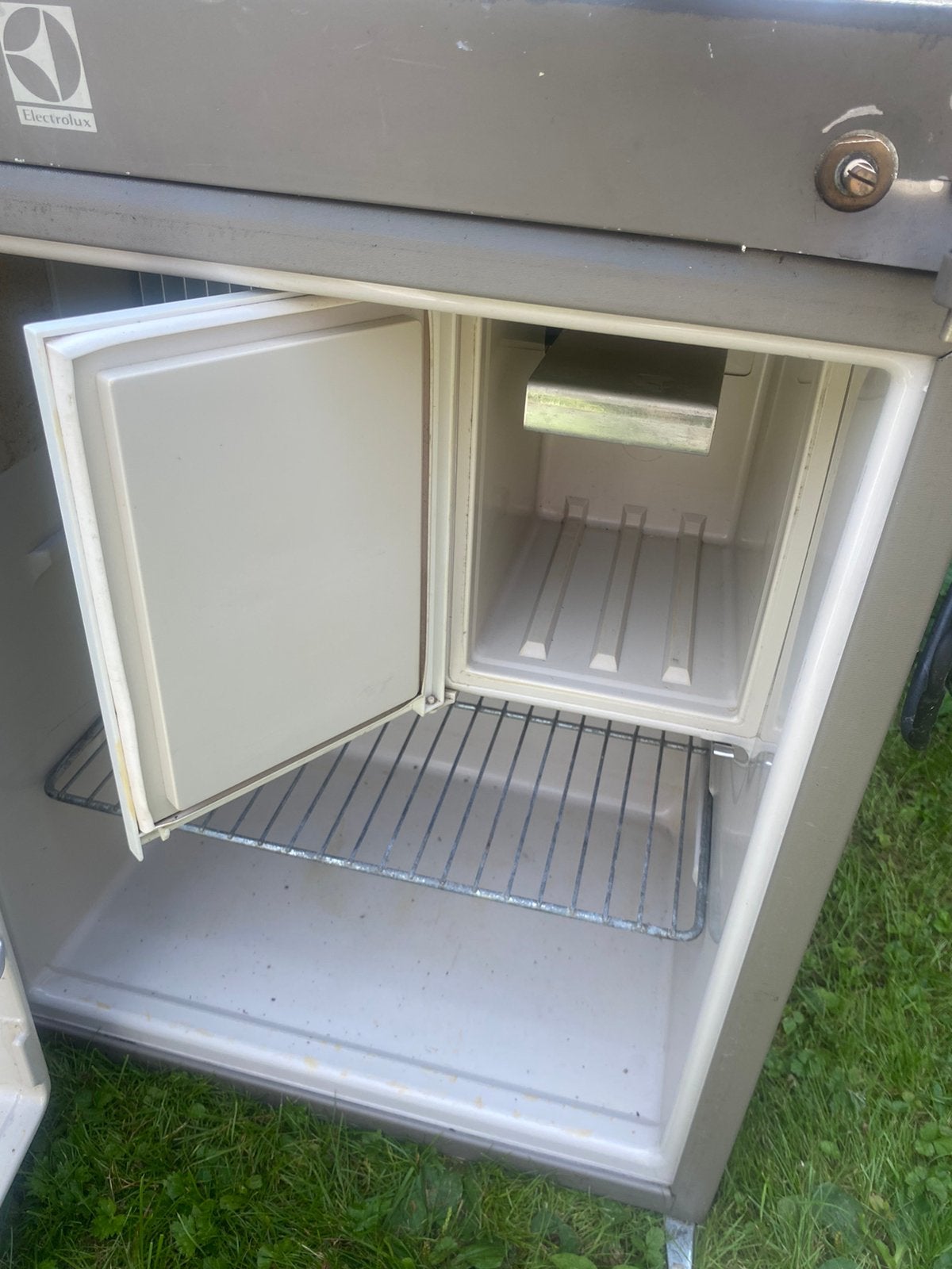 Elektrolux 12v 220v gas, Ophalen of Verzenden, Zo goed als nieuw, Elektrisch