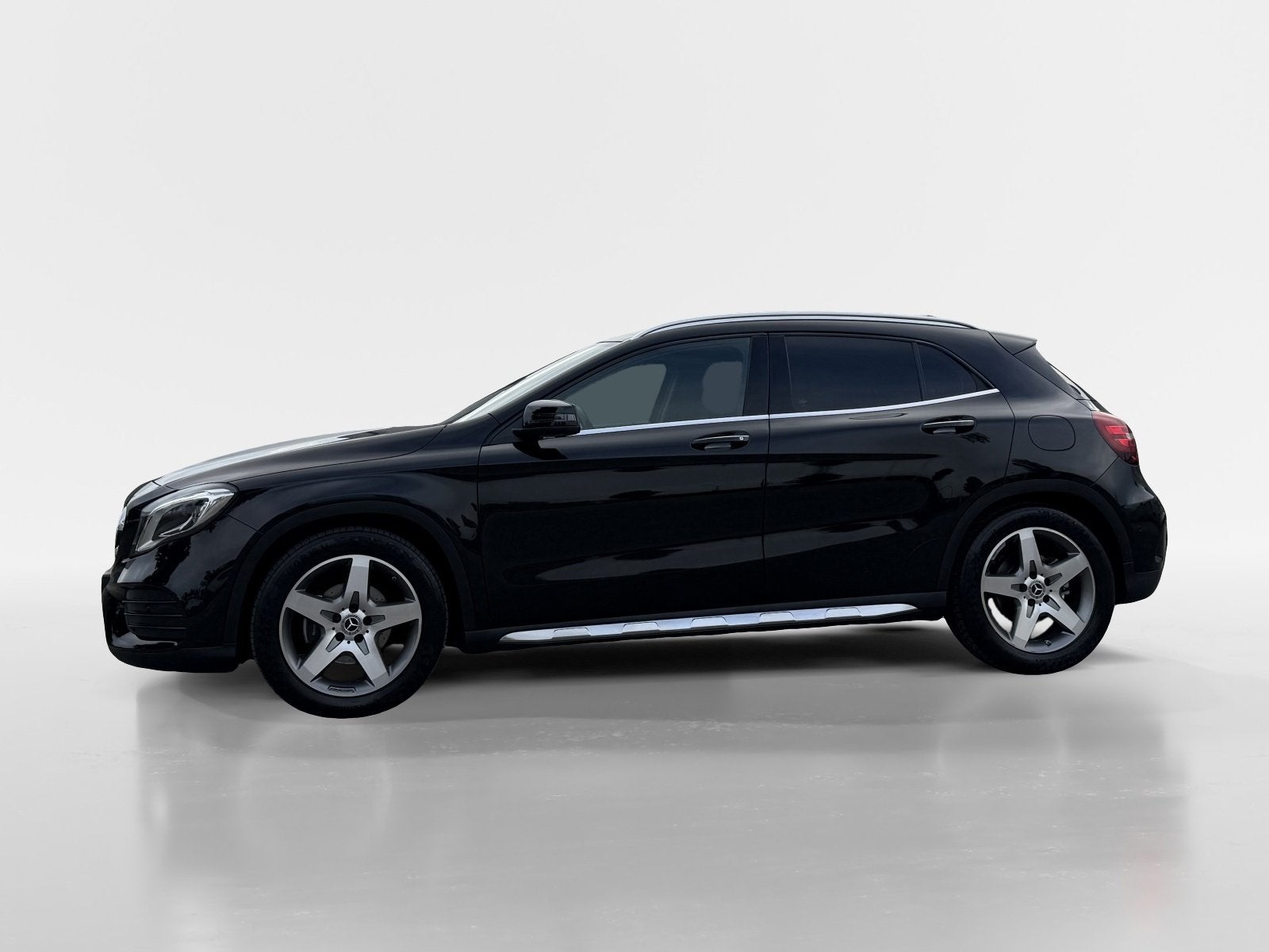 Mercedes-Benz GLA-klasse 180 Business Solution AMG Automaat, Gebruikt, 4 cilinders, 715 kg, 1335 kg
