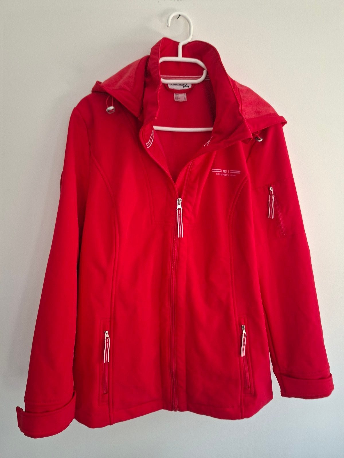 Bijna nieuwe rode jas maat 42/44, Kleding | Dames, Maat 42/44 (L), Ophalen of Verzenden, Zo goed als nieuw, Rood