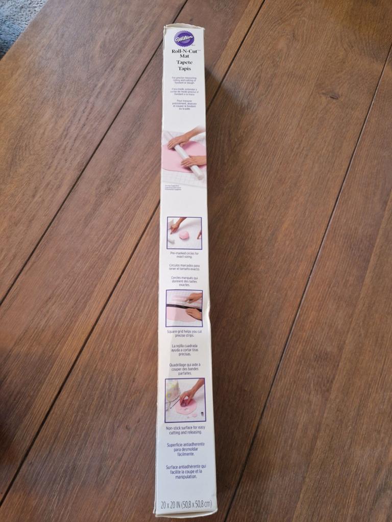 Wilton Roll-N-Cut Mat (50,8 x 50,8 cm), Ophalen of Verzenden, Nieuw, Taarten, Overige typen