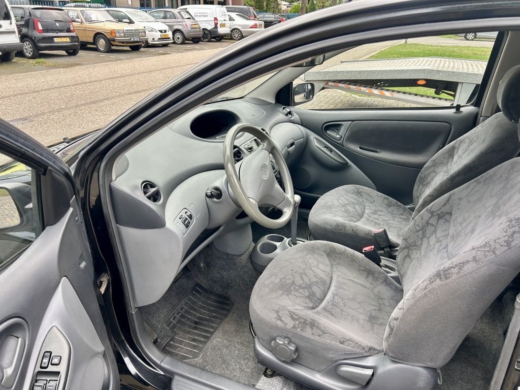 Toyota Yaris 1.3-16V VVT-i - Automaat - Nwe Apk (bj 2001), foto 9