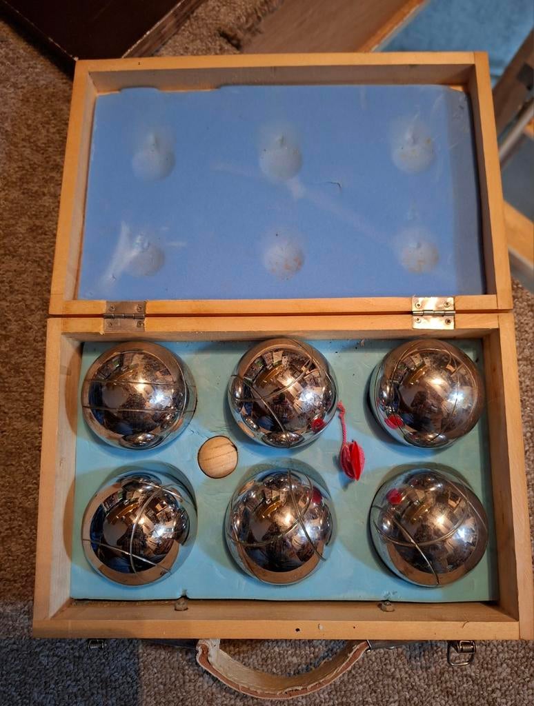 Mooi kistje met jeu de boules ballen, Ophalen, Gebruikt