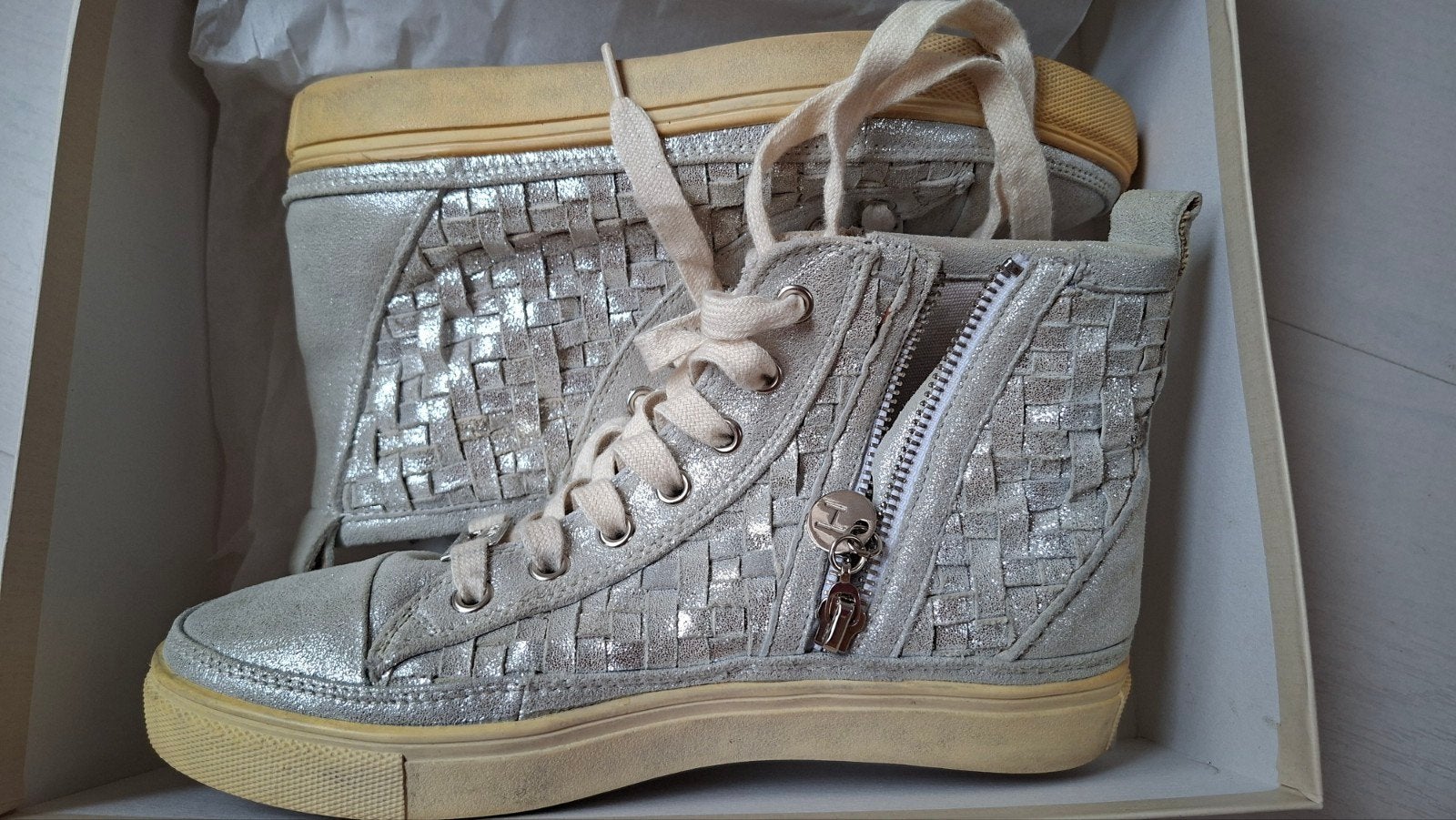 Hypnosi zilverkleurige leren sneakers mt 38, Overige kleuren, Ophalen of Verzenden, Sneakers of Gympen, Zo goed als nieuw