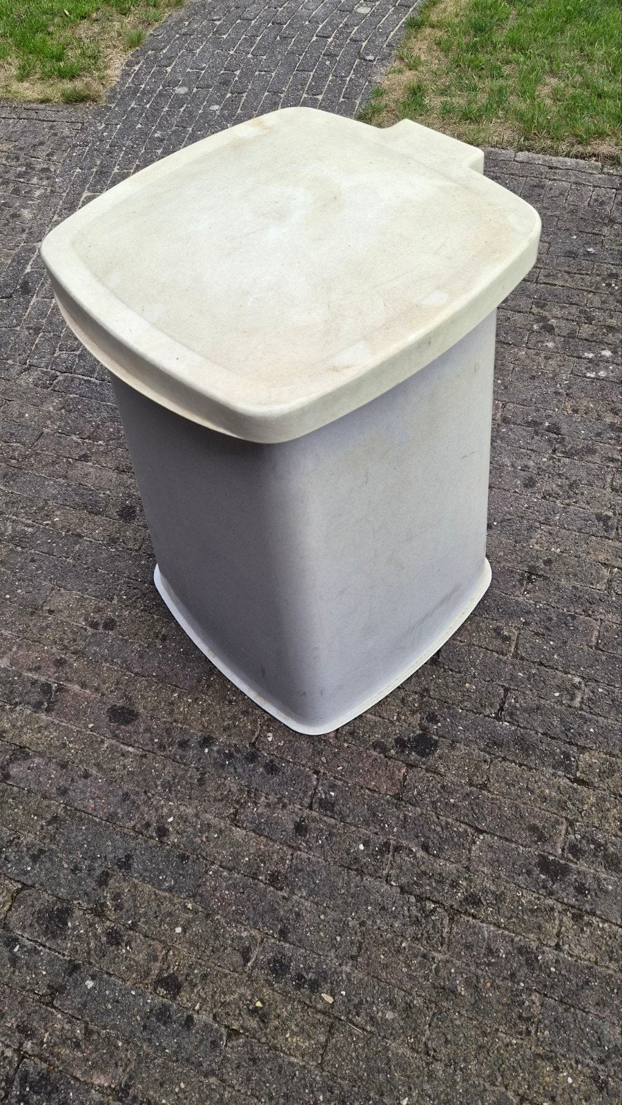 vuilnisbak voor normale vuilniszakken, Ophalen, Gebruikt