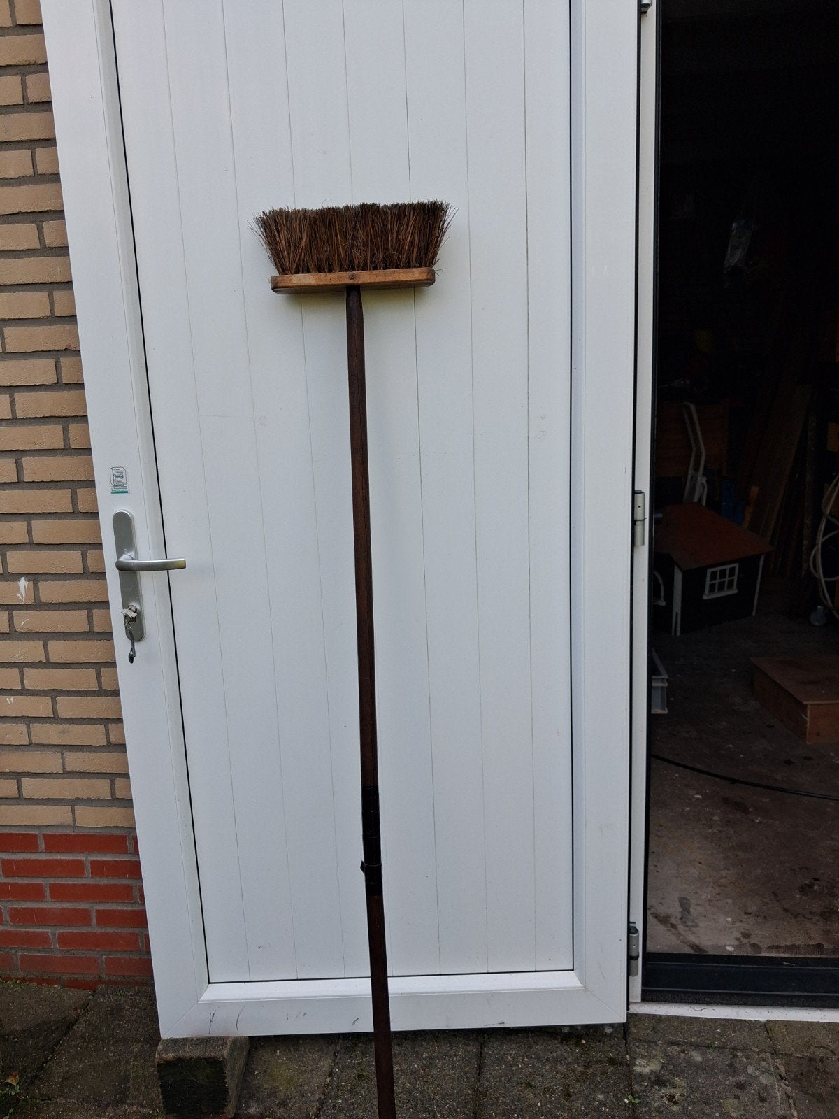 bezem, Ophalen, Zo goed als nieuw, Bezem