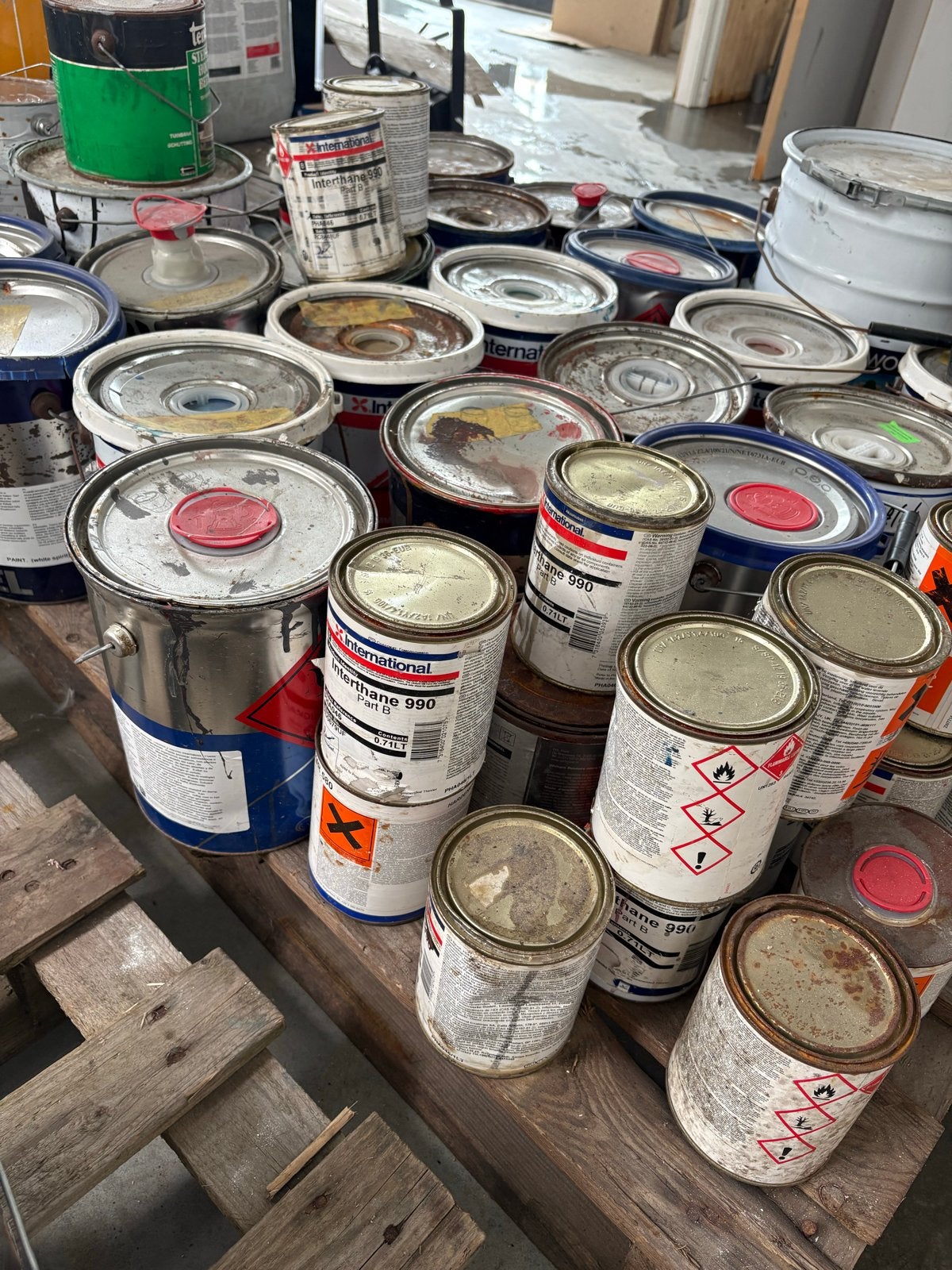 Diverse partij verf en beits - Verschillende kleuren, Ophalen, Gebruikt, Overige kleuren, 5 tot 10 liter