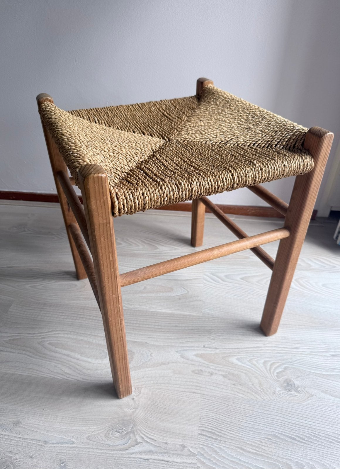 Houten kruk of bijzettafel, Ophalen, Zo goed als nieuw, Hout