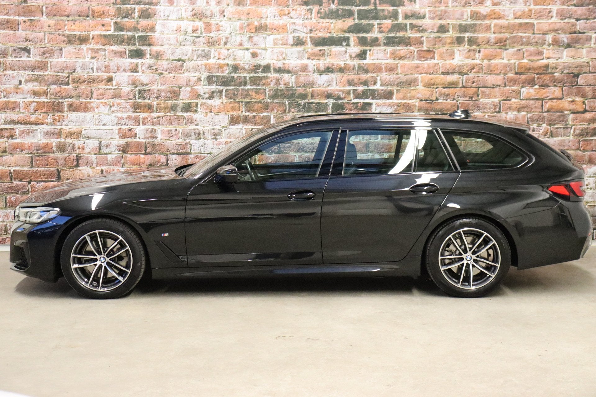 BMW 5 Serie Touring 520i High Executive M Sport Pakket Autom, Auto's, Automaat, Achterwielaandrijving, Gebruikt, 4 cilinders