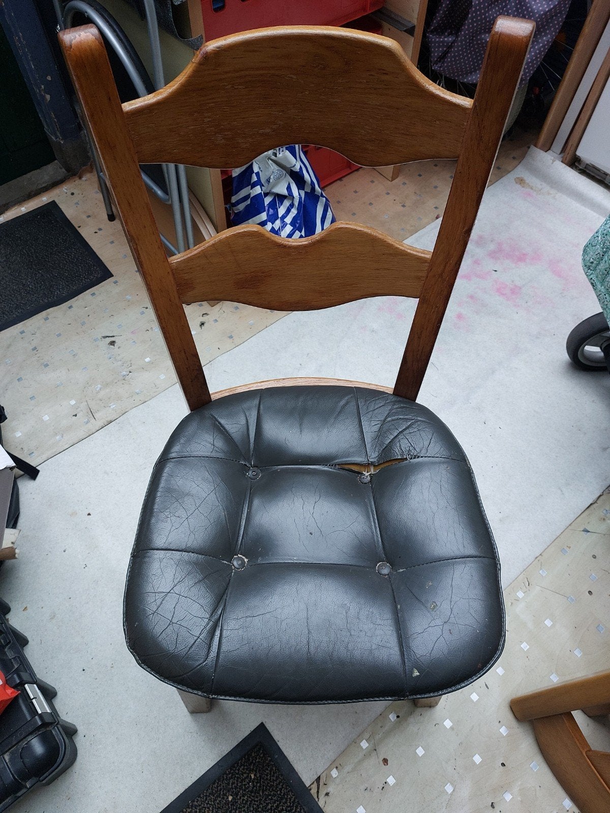Gratis 4 Stoelen, Huis en Inrichting, Stoelen, Ophalen, Gebruikt, Vier