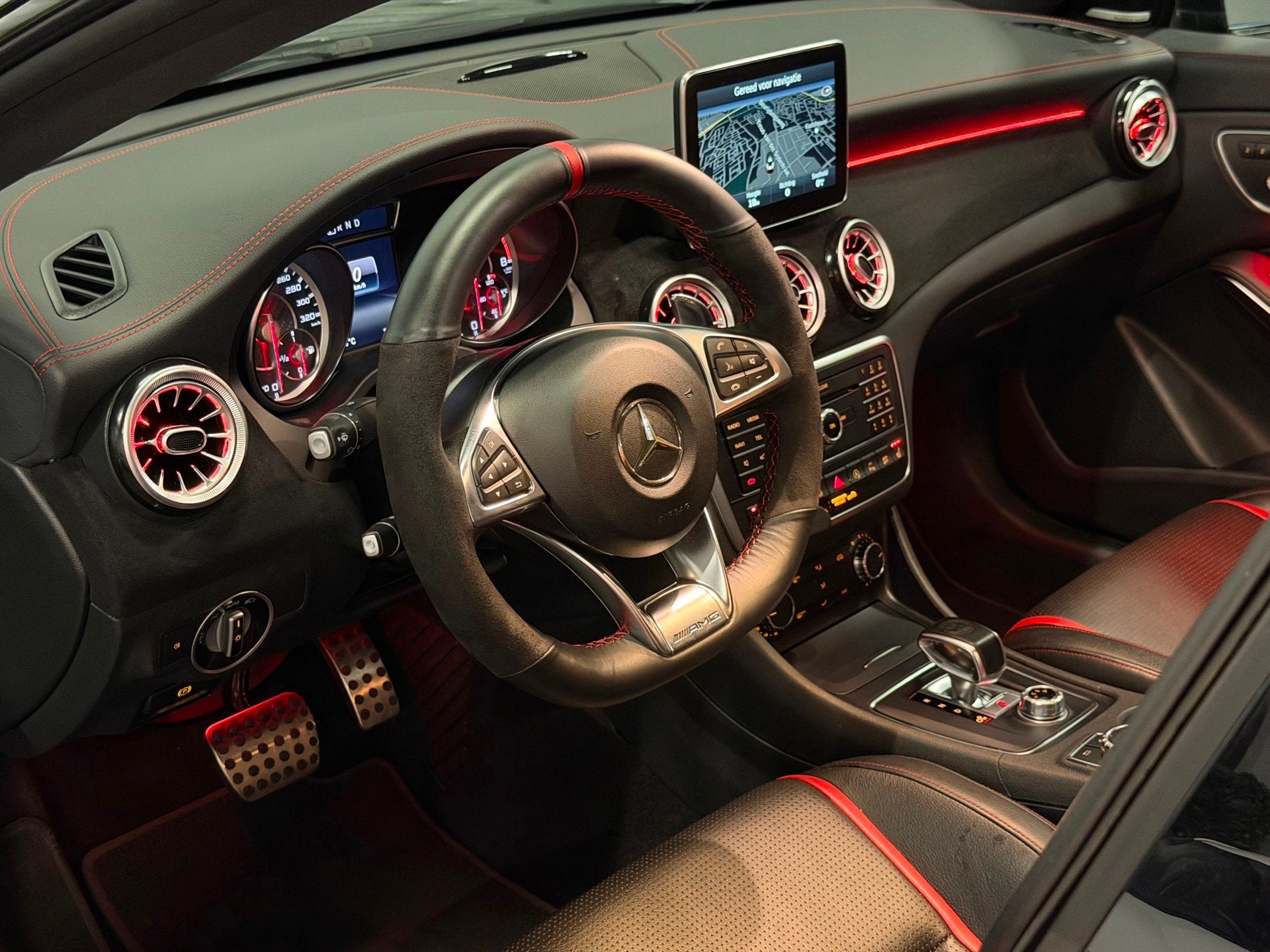Mercedes-Benz CLA-klasse AMG 45 4MATIC 381-PK/LED/NAVI/PANO/, Auto's, Automaat, CLA, Gebruikt, Euro 6