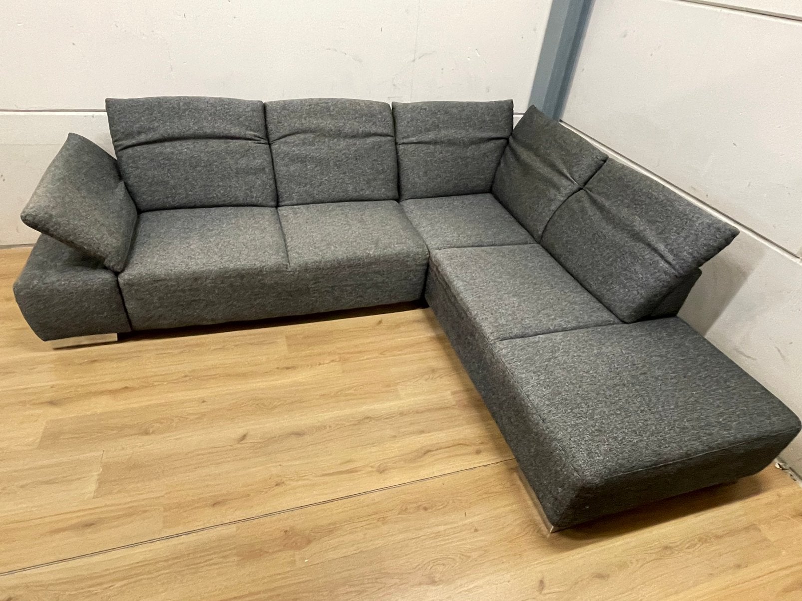 Mooie luxe grijze candy hoekbank met hoofdsteunen GEREINIGD, Huis en Inrichting, Ophalen, 250 tot 300 cm, Luxe, Hoekbank