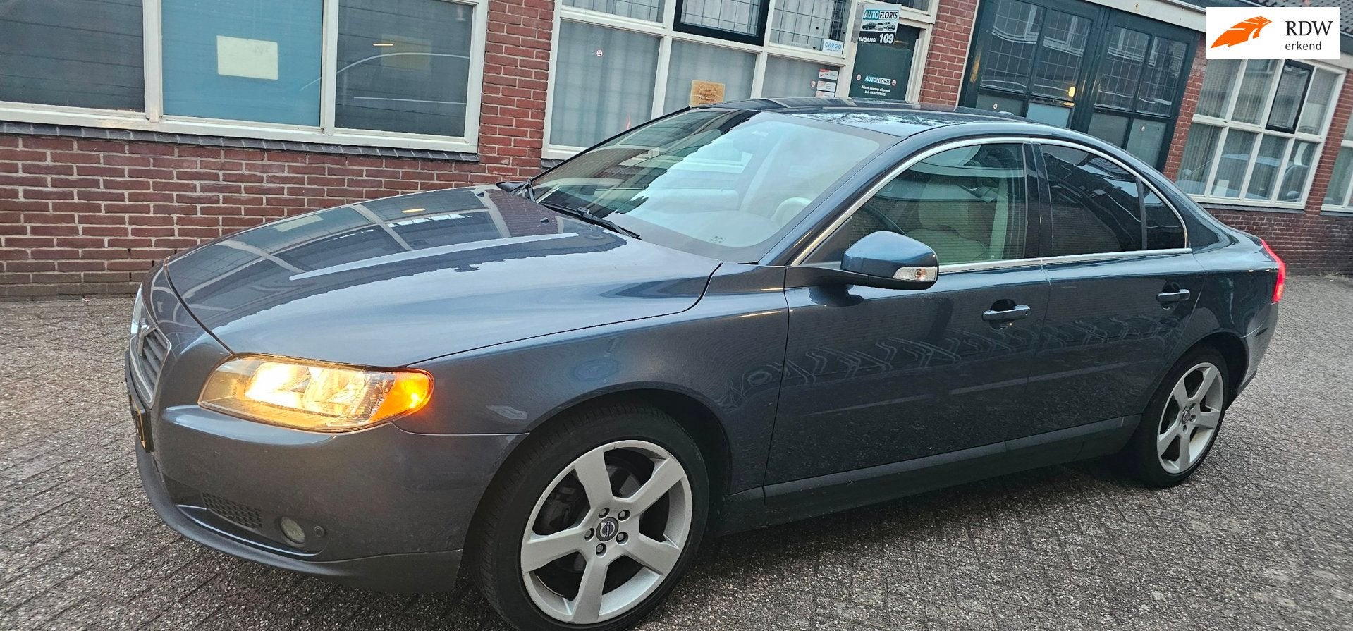 Volvo S80 2.5 T Kinetic, Auto's, Dealer onderhouden, 1528 kg, 1800 kg, Blauw