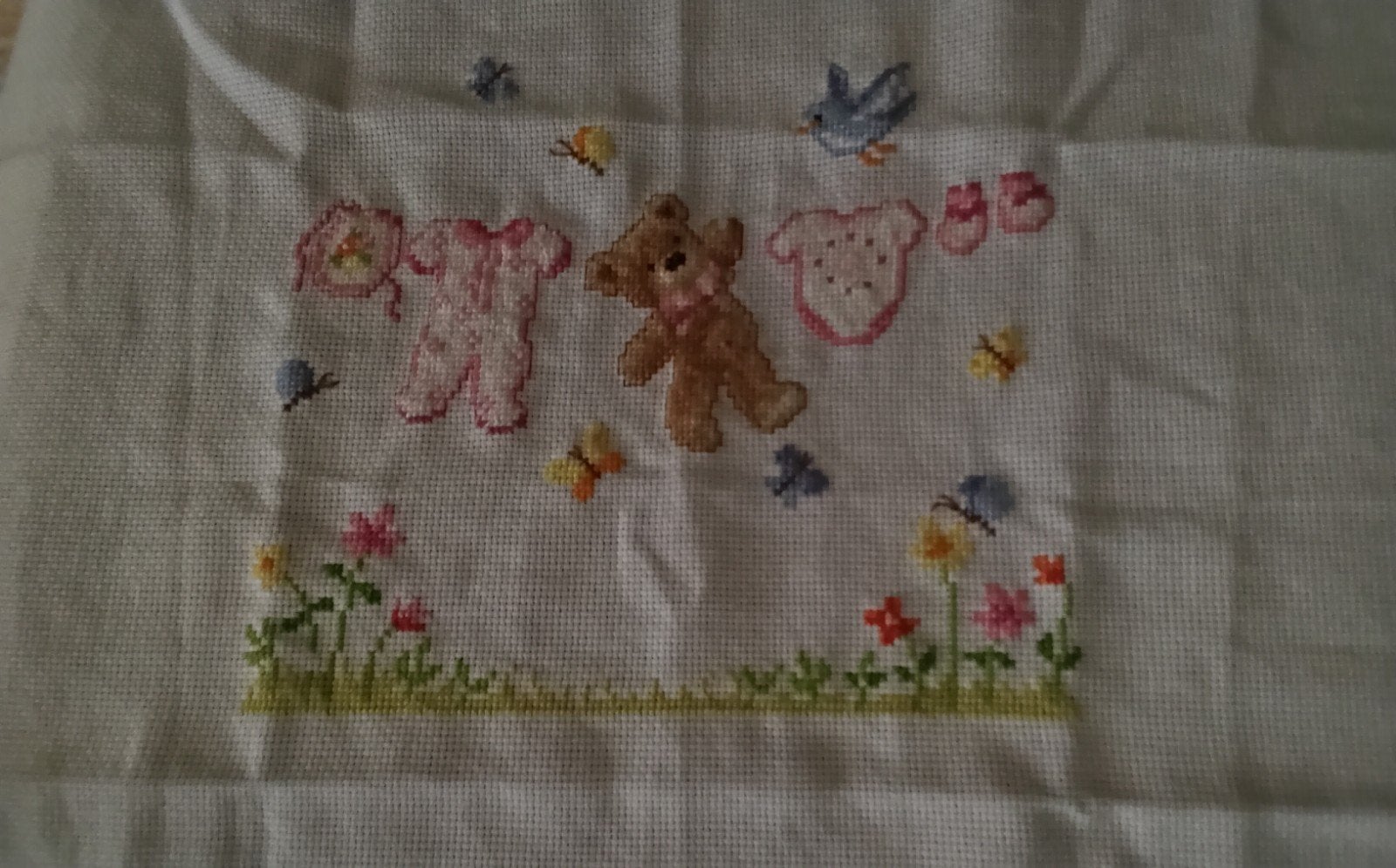 Geborduurd babykleertjes en beertje patroon, Ophalen of Verzenden, Zo goed als nieuw, Handborduren, Patroon