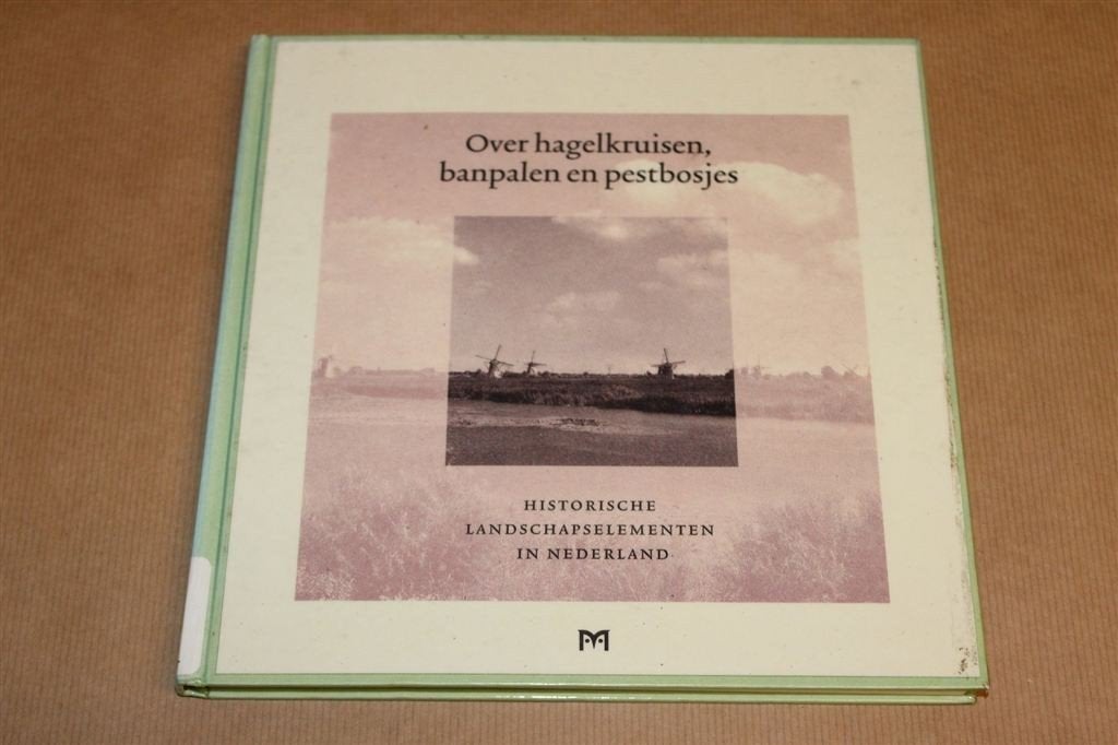 Over Hagelkruisen, Banpalen & Pestbosjes — Landschap, Ophalen of Verzenden, Gelezen