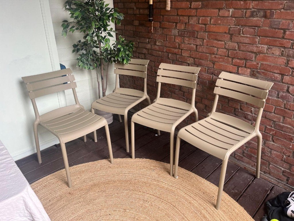4 Nieuwe balkon-tuinstoelen – beige/taupe – nooit gebruikt, Ophalen, Nieuw, Kunststof, Stapelbaar