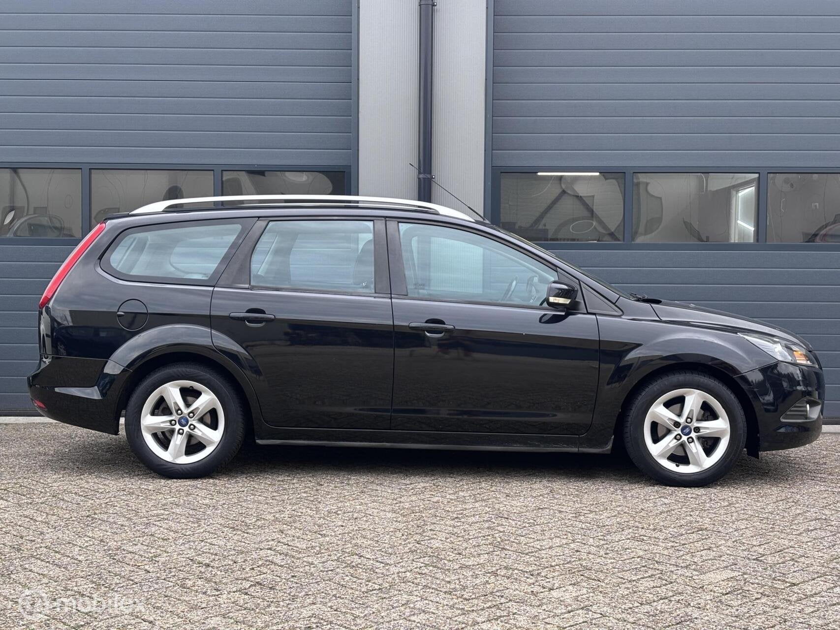 Ford Focus Wagon 1.6 Comfort 1e EIG/BWJ 2011, Auto's, 4 cilinders, 635 kg, Zwart, Origineel Nederlands