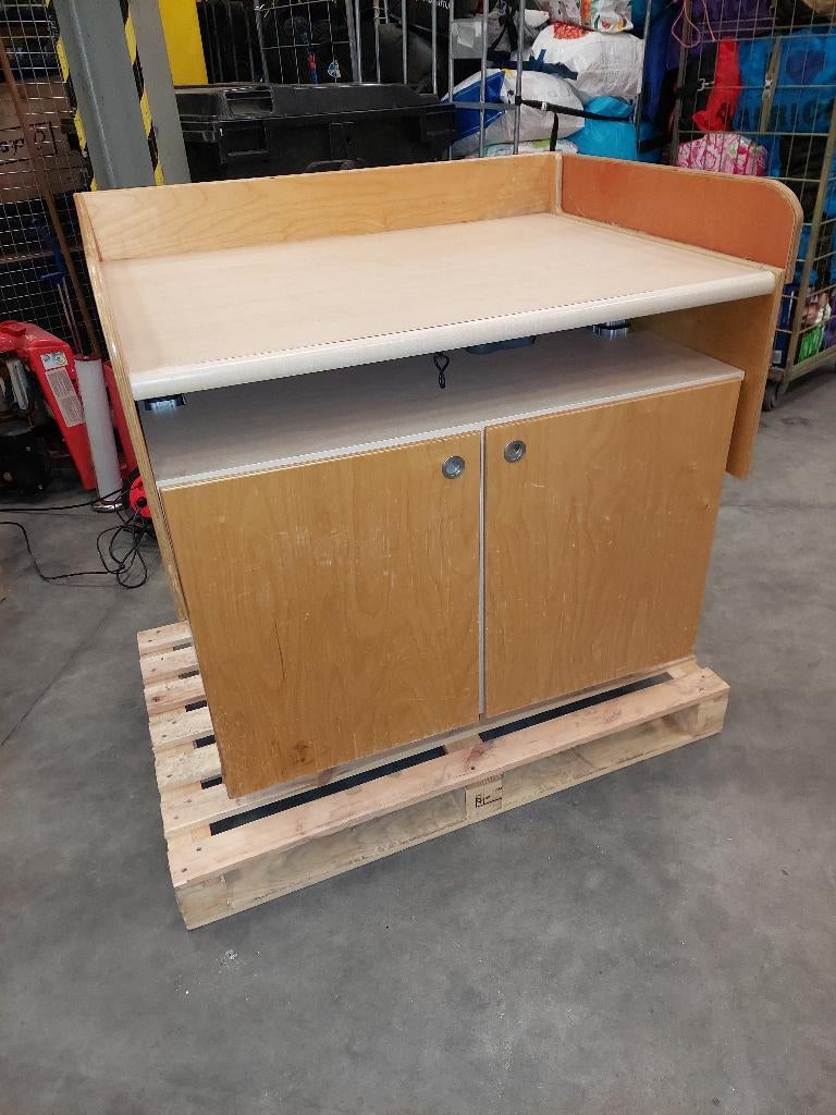 Compacte, elektrisch hoogteverstelbare KDV commode De Tol, Gebruikt, 70 cm of meer, 105 cm of meer, Ophalen of Verzenden