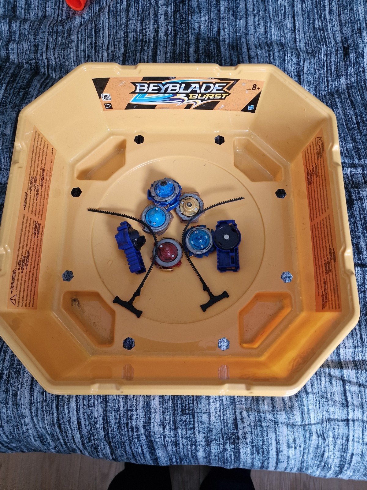 Beyblade burst met speelbak, Kinderen en Baby's, Speelgoed | Overig, Ophalen, Jongen of Meisje