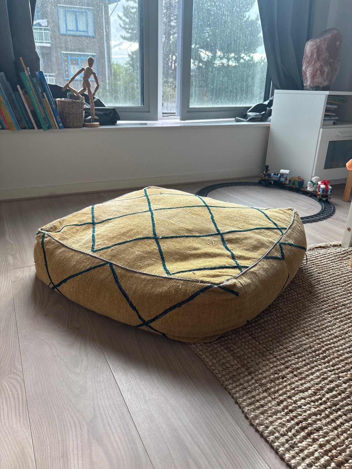 Gele poef uit Marokko, Ophalen, Gebruikt