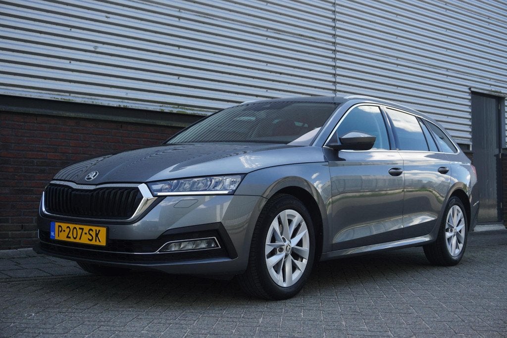 Skoda Octavia Combi 1.0 e-TSI Business Edition Plus/Trekhaak, Auto's, Skoda, Stof, Gebruikt, Origineel Nederlands, 690 kg