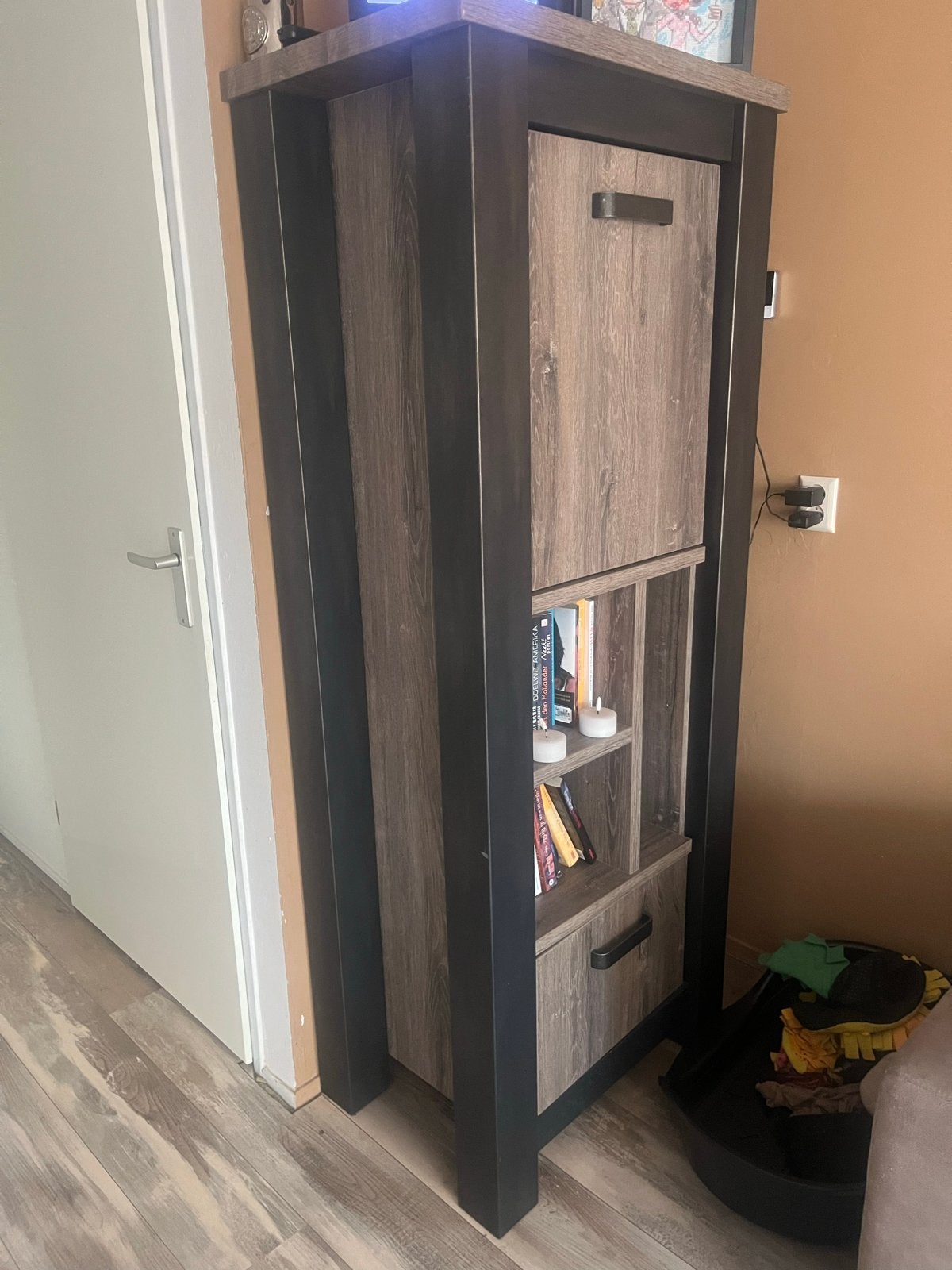 Moderne smalle kast met deuren en open vakken, Ophalen, Minder dan 50 cm, Gebruikt, 150 tot 200 cm