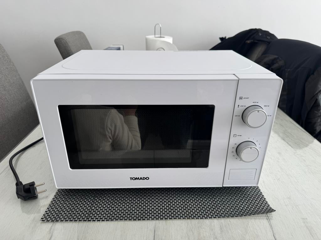 Tomado Magnetron | 20L | 700 Watt | Schoon en goed, Ophalen, Gebruikt, Minder dan 45 cm, Magnetron