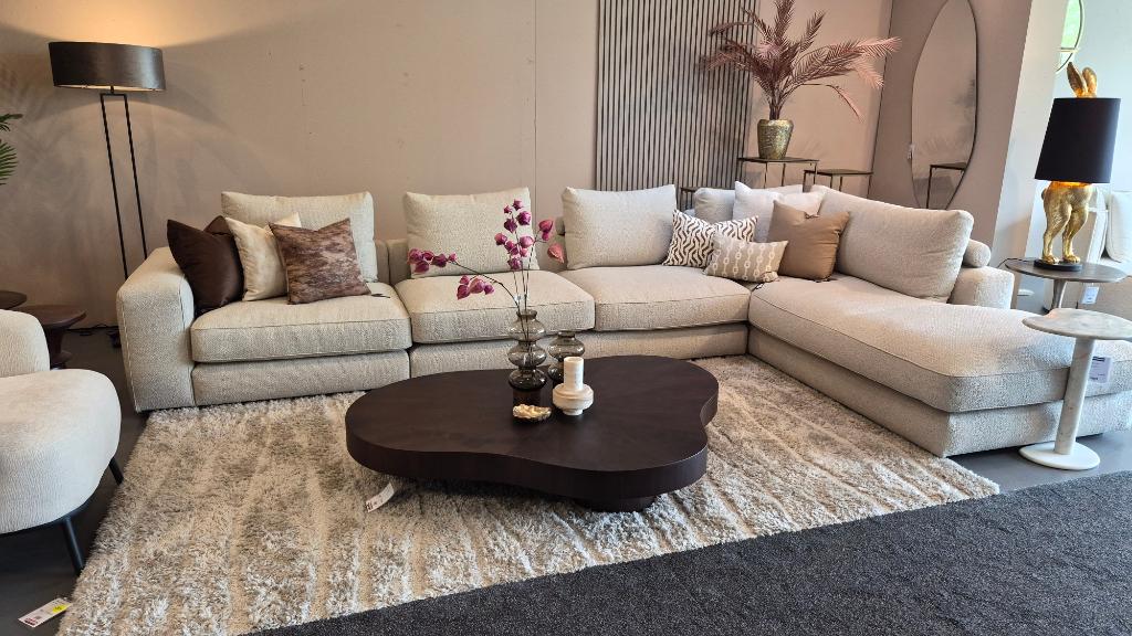 Room108 hoekbank Eva – grote lounge bank, Ophalen, Hoekbank, Vierpersoons of meer, 300 cm of meer