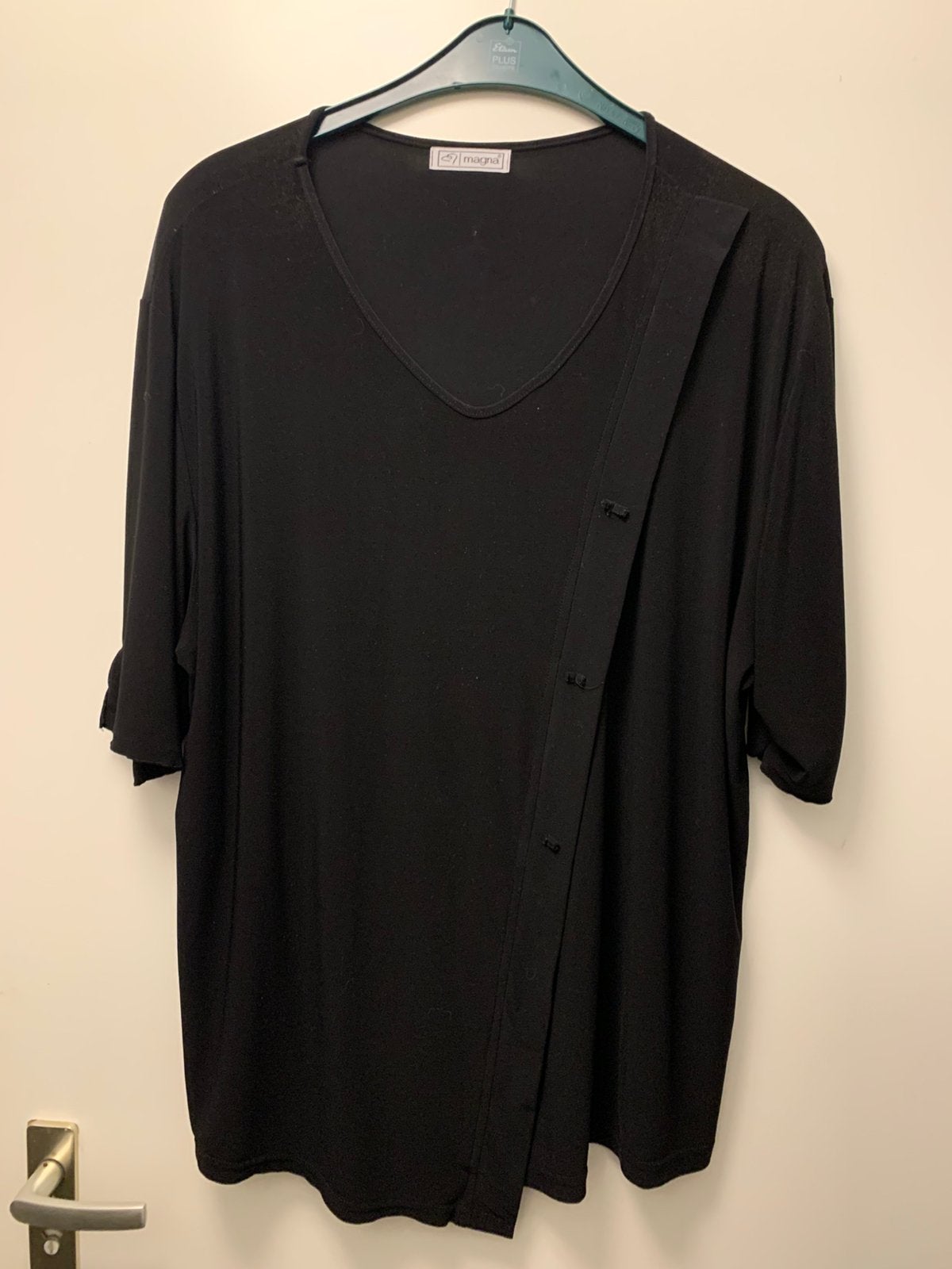 Prachtig shirt van Magna maat 52, Kleding | Dames, Ophalen of Verzenden, Zo goed als nieuw, Zwart, Shirt of Top