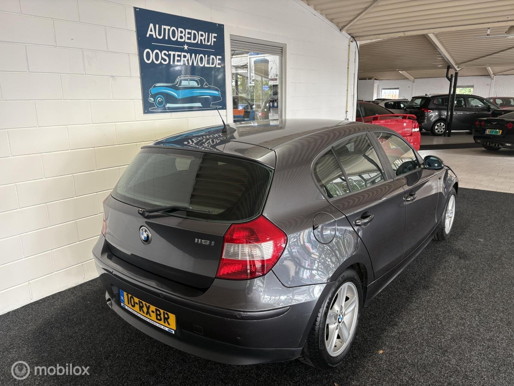 BMW 1-serie 116i High Executive Apk - Compleet onderhouden!, Auto's, Gebruikt, Zwart, 4 cilinders, 635 kg