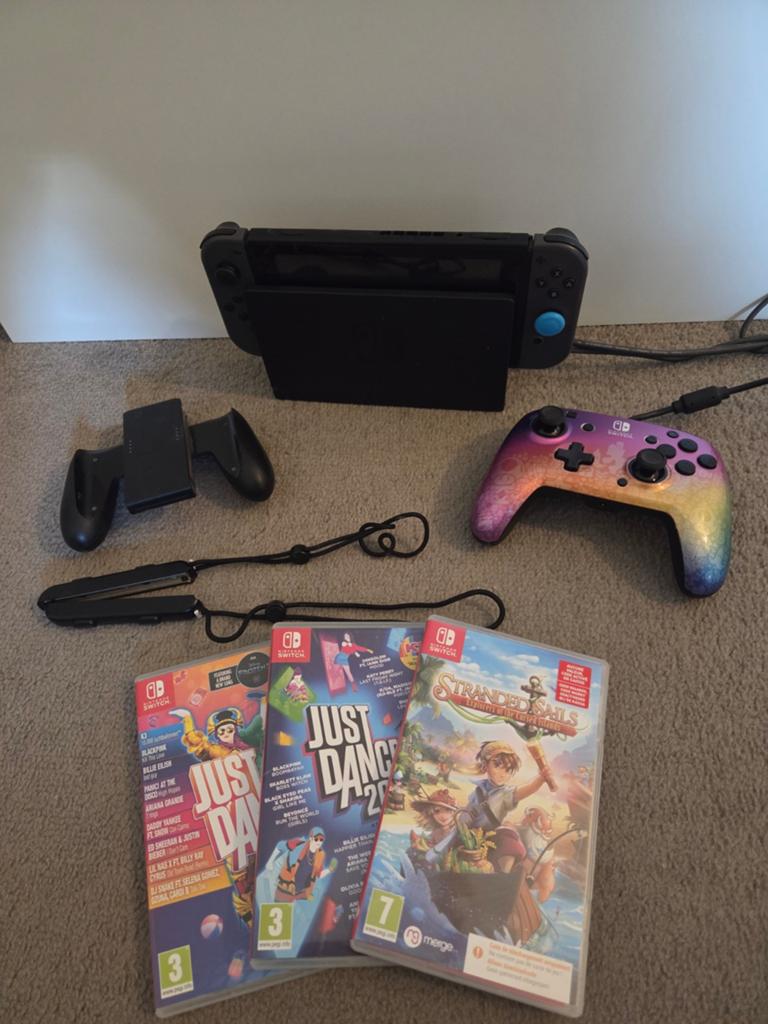 Nintendo Switch (inc doos) met 3 games en extra controller, Spelcomputers en Games, Spelcomputers | Nintendo Switch, Gebruikt
