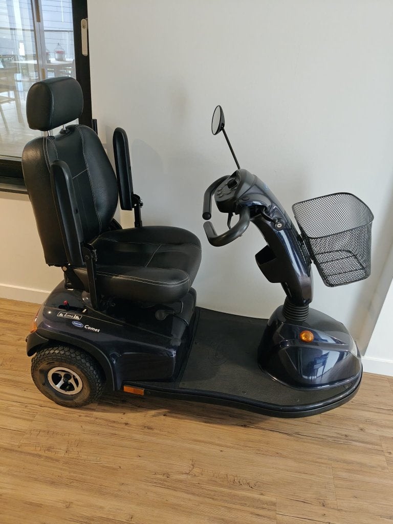 Scootmobiel invacare comet bouwjaar 2016  donker blauw, Ophalen, 10 km/u of minder, 15 km of minder, Invacare