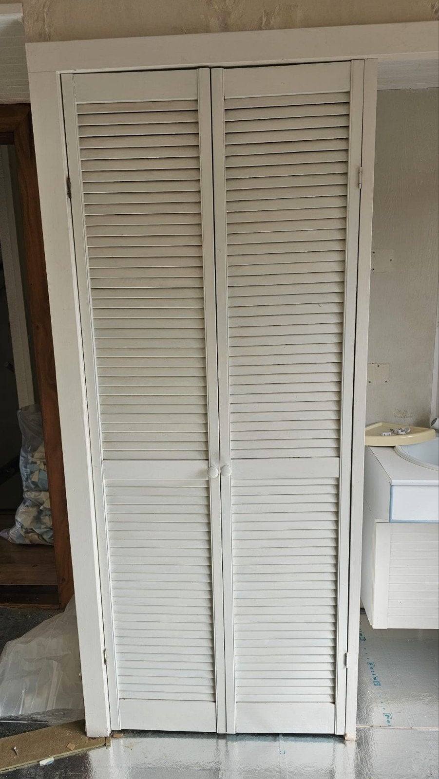 Twee lamellen kastdeuren (wit), Huis en Inrichting, Ophalen, Gebruikt, 200 cm of meer, 50 tot 100 cm